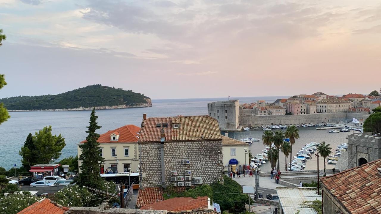 Just A Step To The Old City Gates Dubrovnik Dış mekan fotoğraf